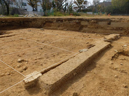 二の丸御殿の建物基礎と庭園
